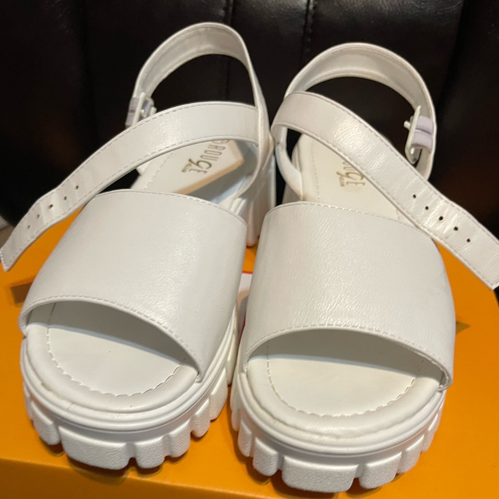 Some cute sandals from Rainbow. White
